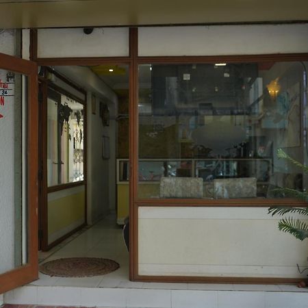 Hotel Krishna Ahmadabad Zewnętrze zdjęcie