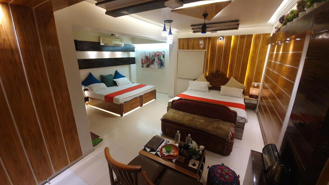 Hotel Krishna Ahmadabad Zewnętrze zdjęcie