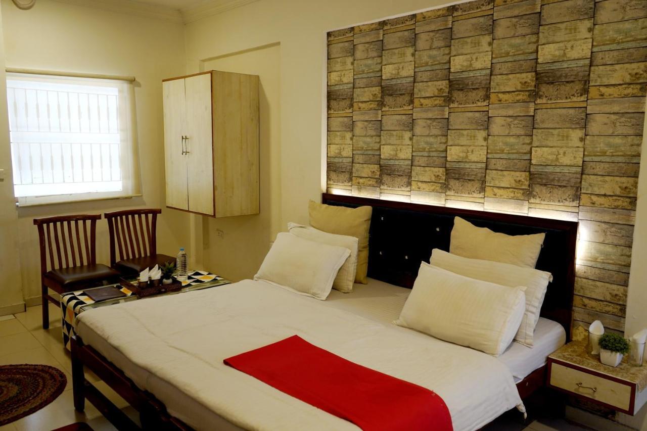 Hotel Krishna Ahmadabad Zewnętrze zdjęcie