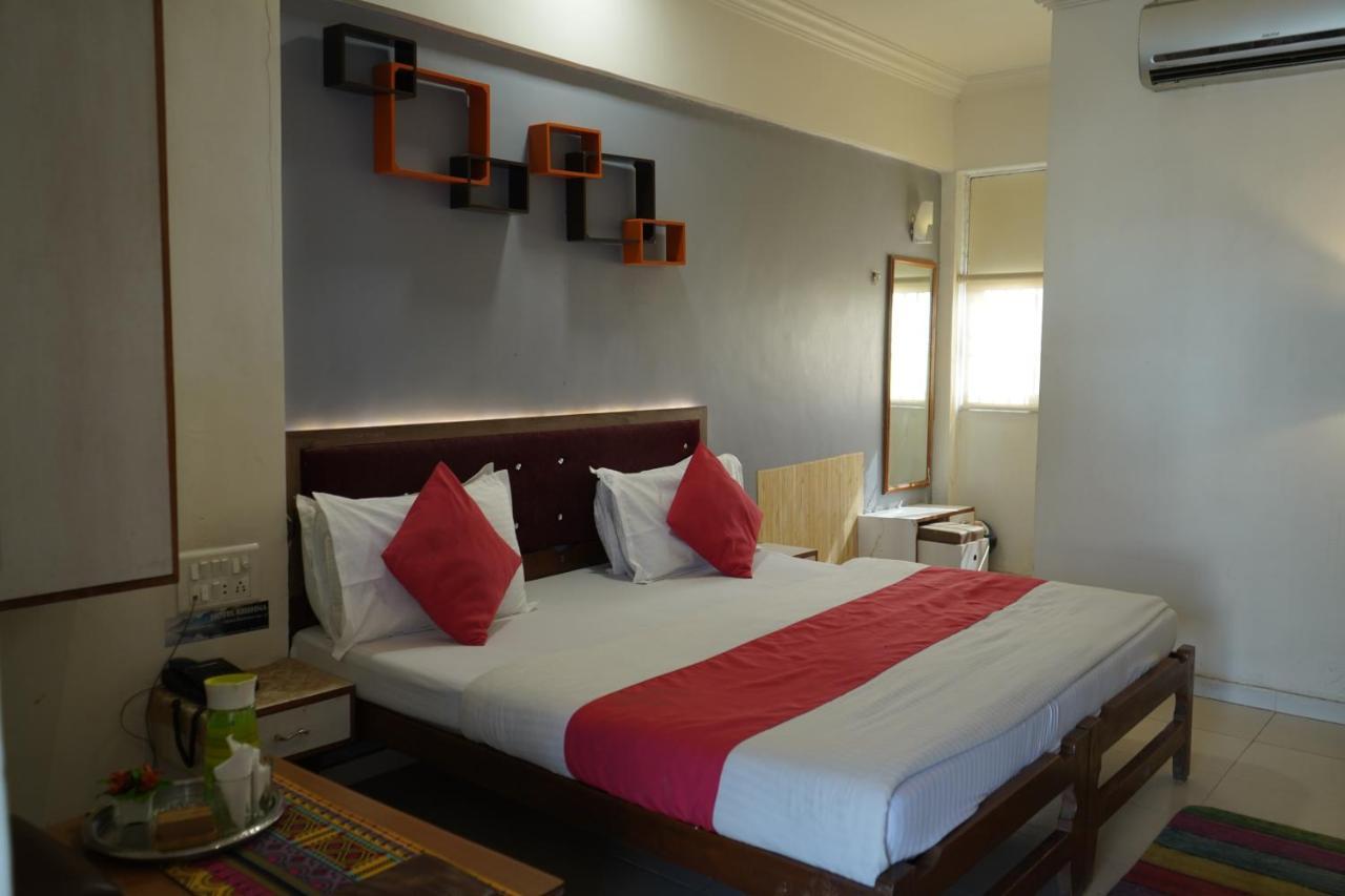 Hotel Krishna Ahmadabad Zewnętrze zdjęcie