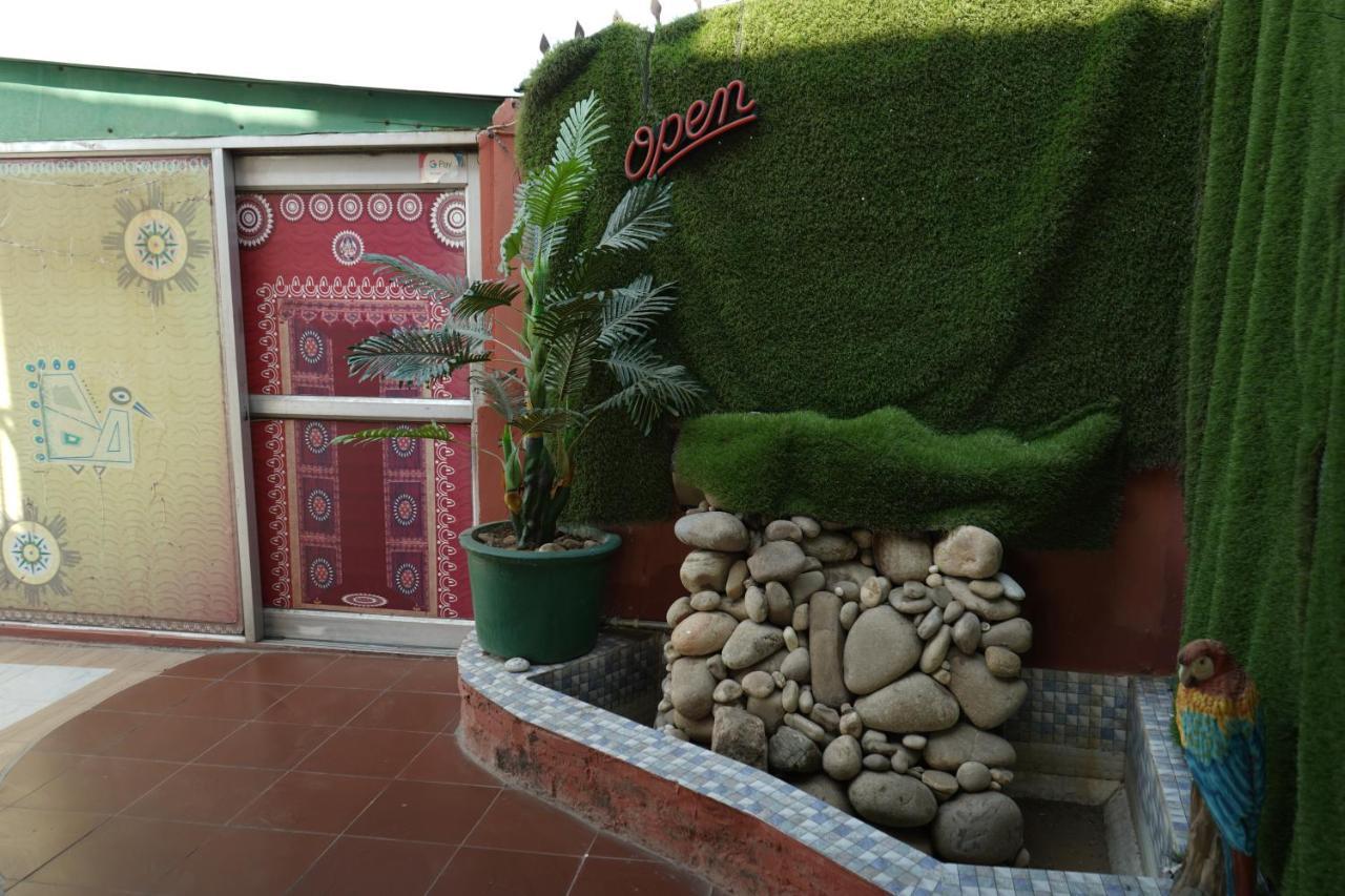 Hotel Krishna Ahmadabad Zewnętrze zdjęcie