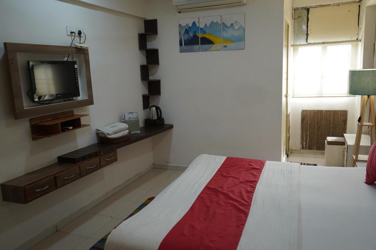 Hotel Krishna Ahmadabad Zewnętrze zdjęcie
