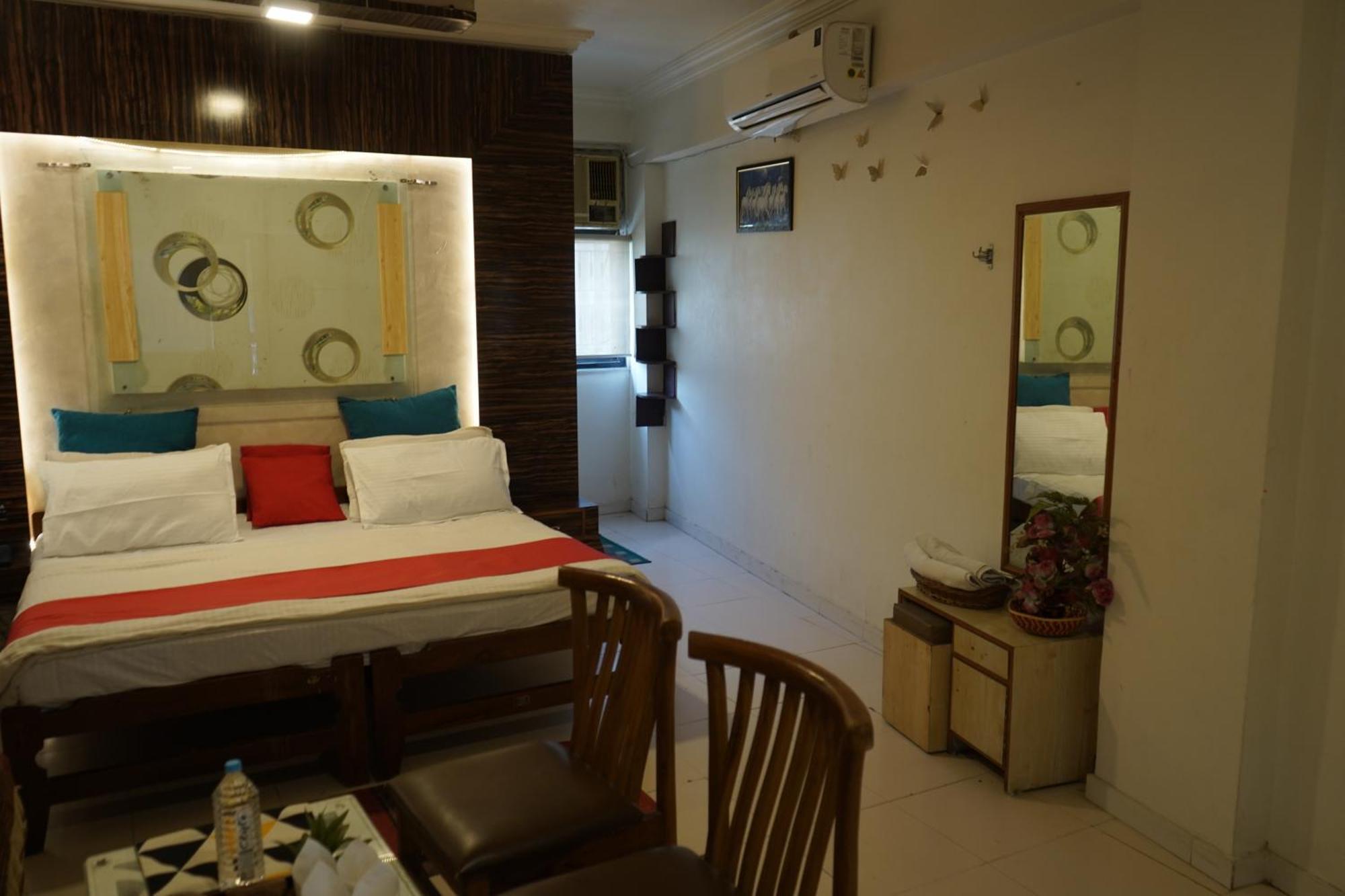 Hotel Krishna Ahmadabad Zewnętrze zdjęcie