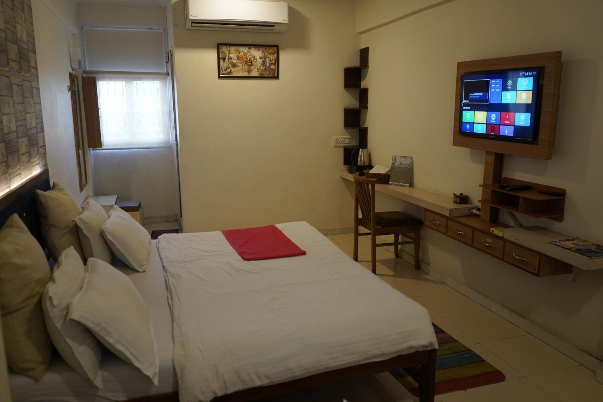 Hotel Krishna Ahmadabad Zewnętrze zdjęcie