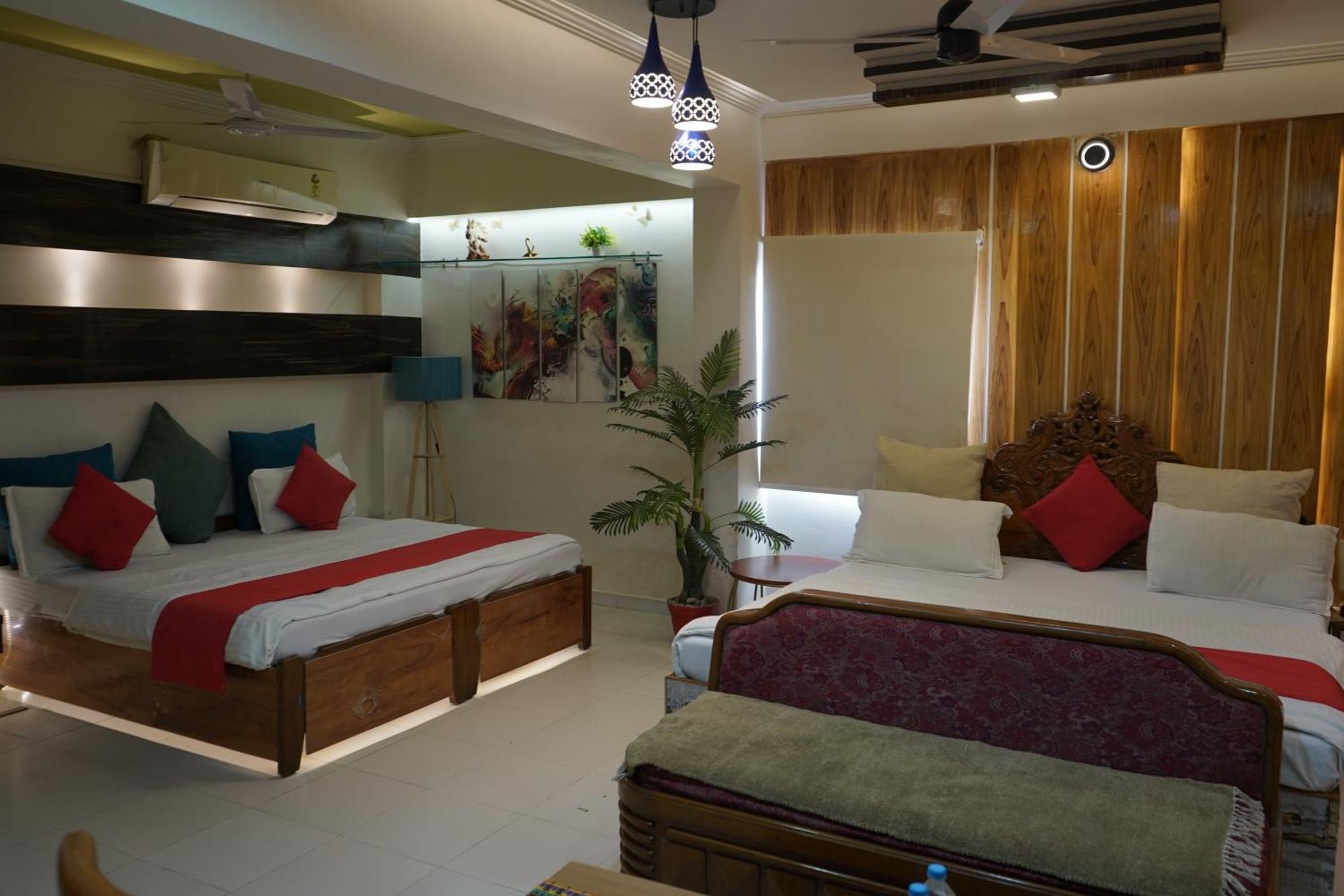 Hotel Krishna Ahmadabad Zewnętrze zdjęcie