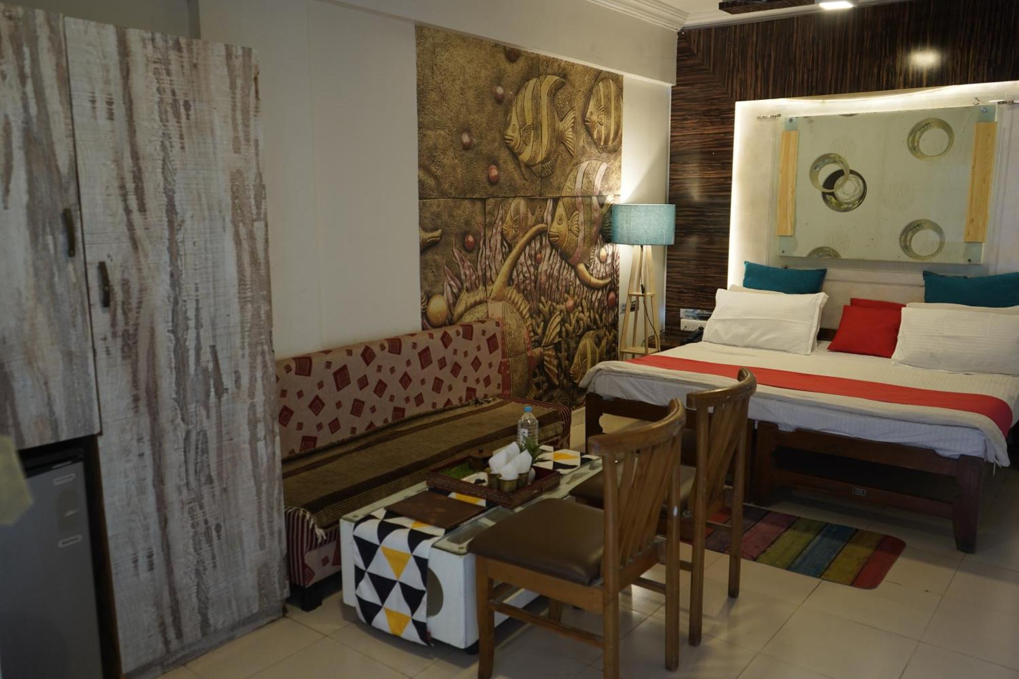 Hotel Krishna Ahmadabad Zewnętrze zdjęcie