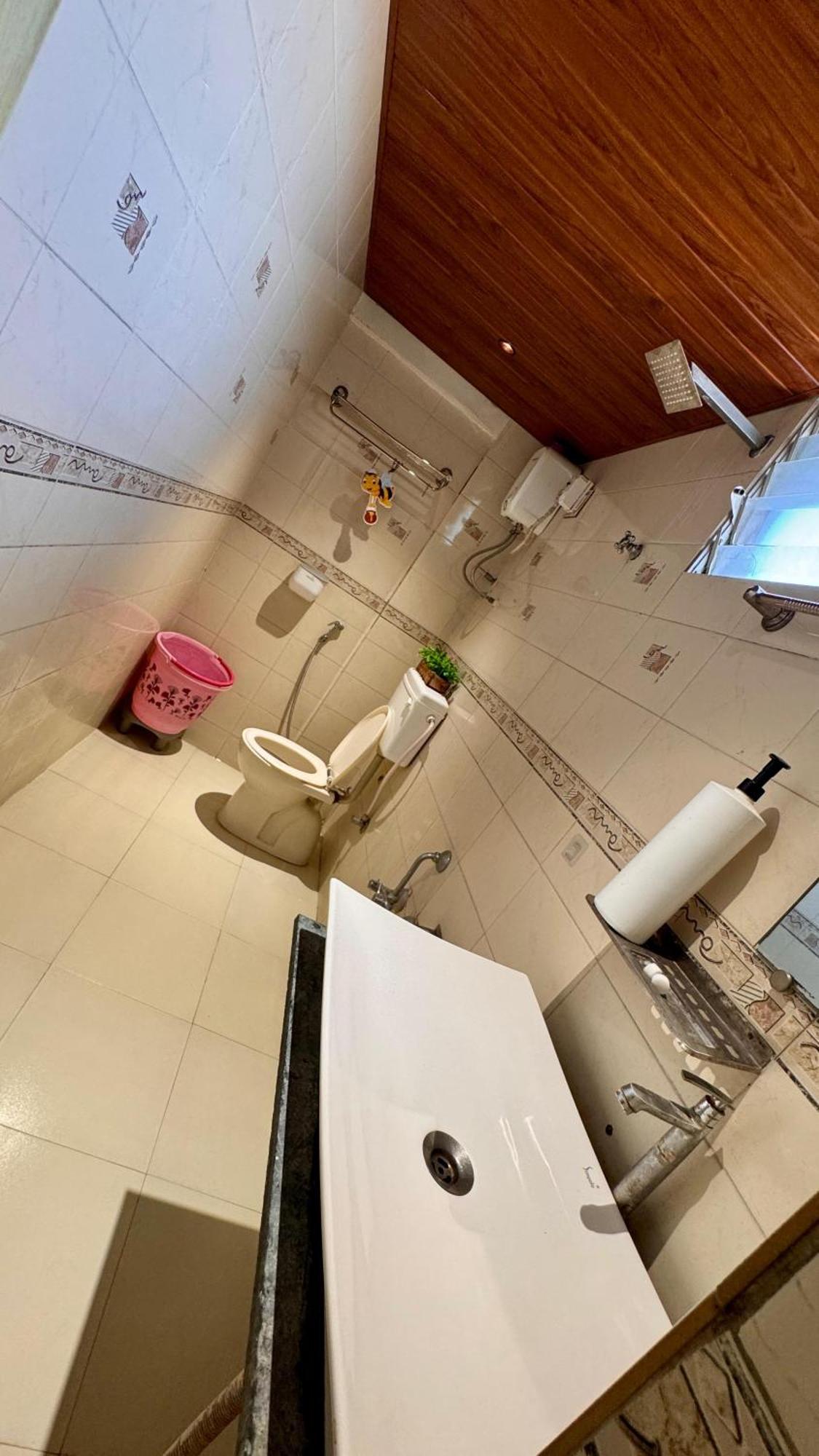 Hotel Krishna Ahmadabad Zewnętrze zdjęcie