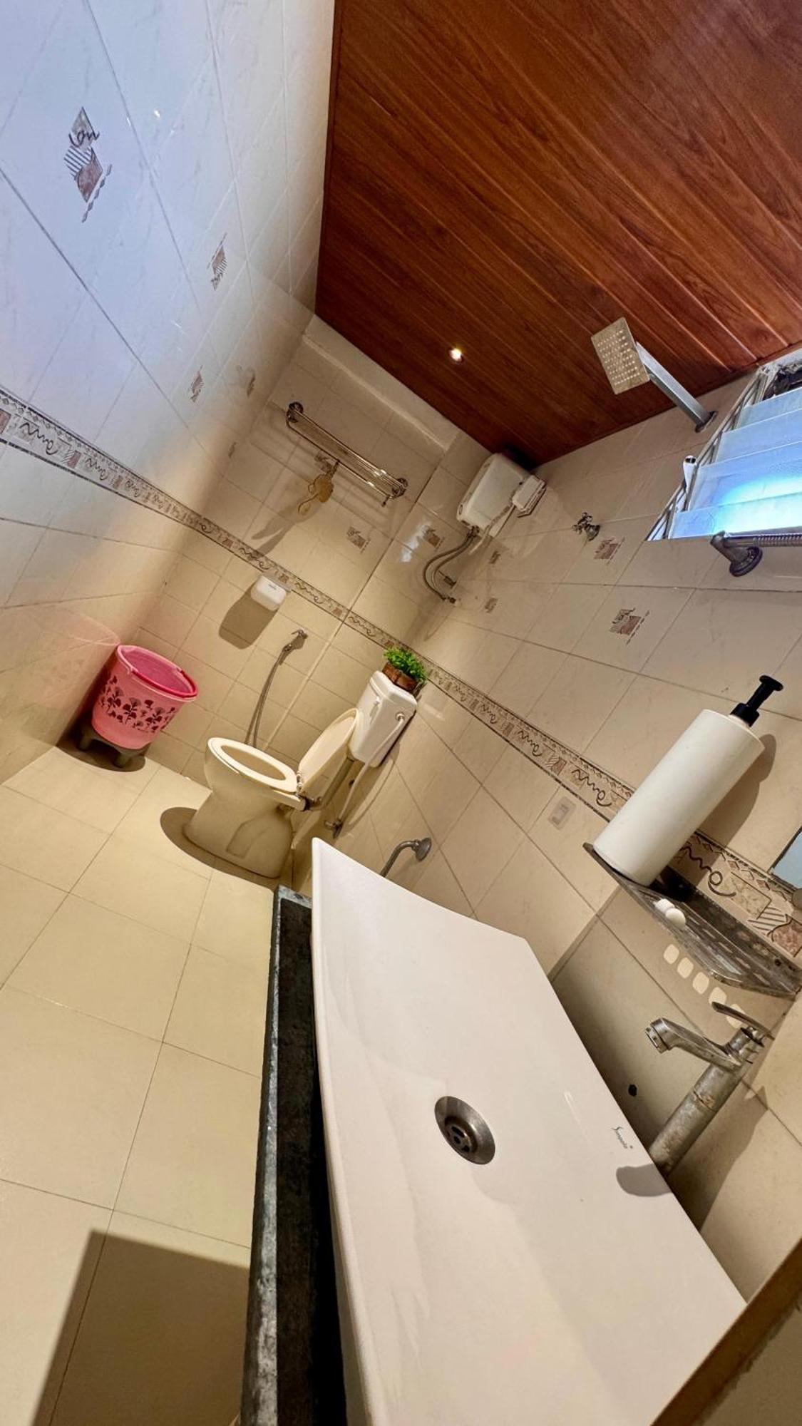 Hotel Krishna Ahmadabad Zewnętrze zdjęcie