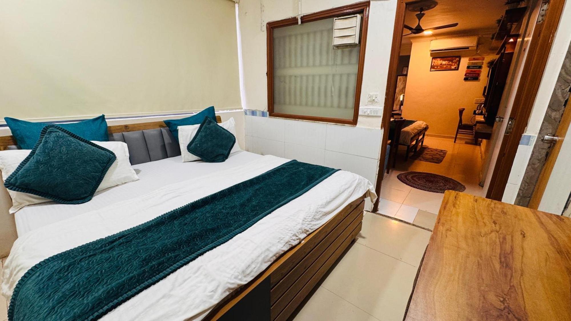 Hotel Krishna Ahmadabad Zewnętrze zdjęcie