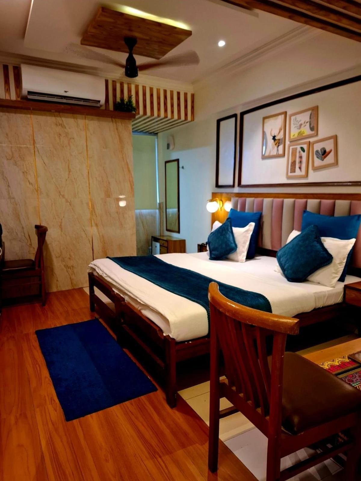 Hotel Krishna Ahmadabad Zewnętrze zdjęcie